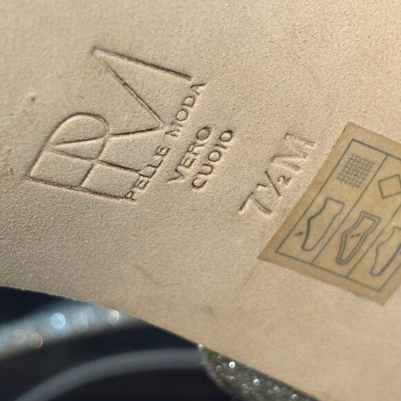 Pelle Moda Gold Glitter & Rhinestone Embellished Block Heel Sandal - size 7.5M - Picture 7 of 7